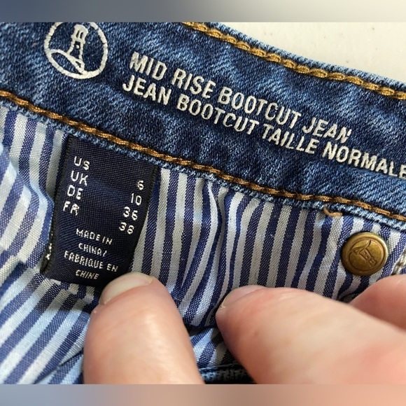 Lands End Womens Size 6 Mid Rise Bootcut Medium Wash Jeans - Picture 4 of 5